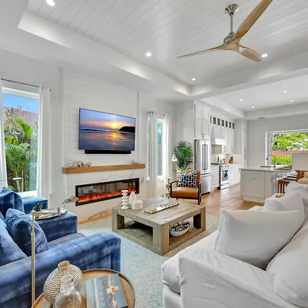 Set Sail - Stunning! Walk To The Beach, Heated Pool & Spa!